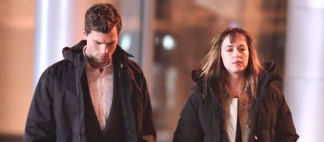 Jamie Dornan y Dakota Johnson muy abrigados en el rodaje de 'Cincuenta sombras de Grey'