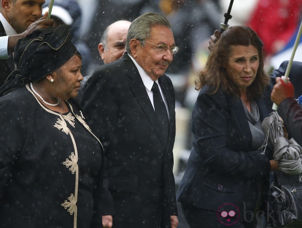 Raúl Castro en el funeral de Nelson Mandela