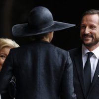 Victoria de Suecia y Haakon de Noruega en el funeral de Nelson Mandela