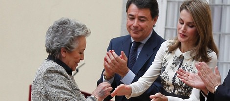 La Princesa Letizia entrega a Amparo Baró la Medalla de Oro al Mérito en las Bellas Artes 2012