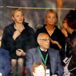 Charlene de Mónaco y Corinna zu Sayn-Wittgenstein en el funeral de Nelson Mandela