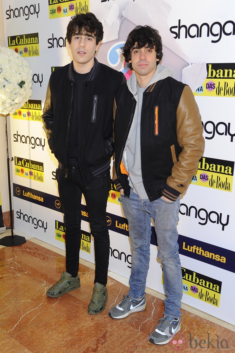 Javier Calvo y Javier Ambrossi en el estreno de 'Campanadas de Boda'