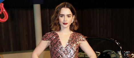 Lily Collins en el desfile de la colección 'Métiers d'Art' de Chanel en Dallas