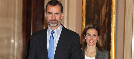 Los Príncipes Felipe y Letizia en la reunión del Patronato de la Fundación Príncipe de Girona