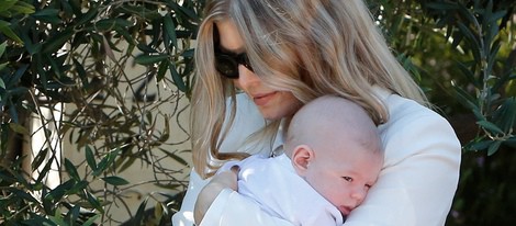 Fergie con su hijo Axl Jack el día de su bautizo