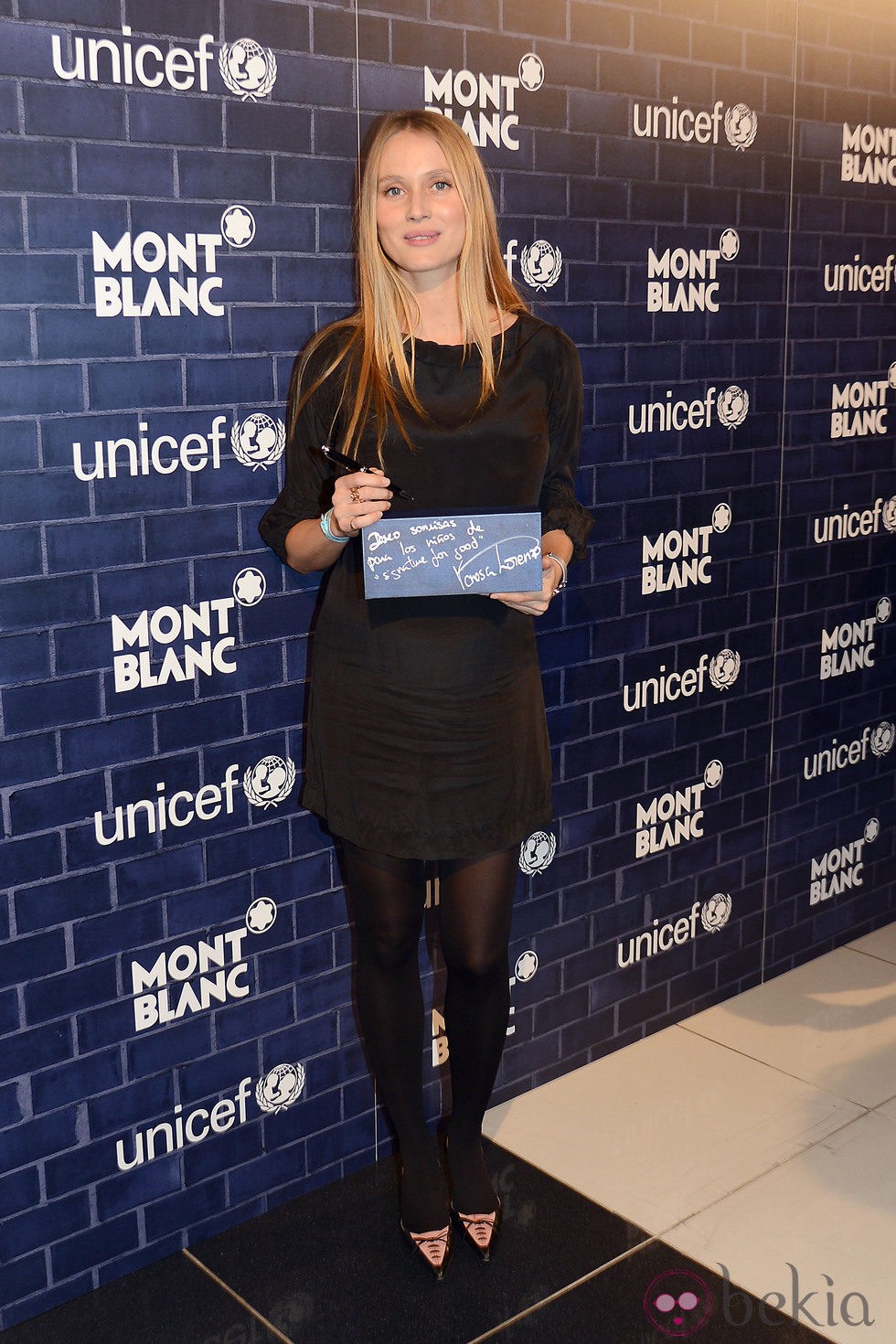 Vanesa Lorenzo presume de embarazo en un acto de Montblanc y Unicef