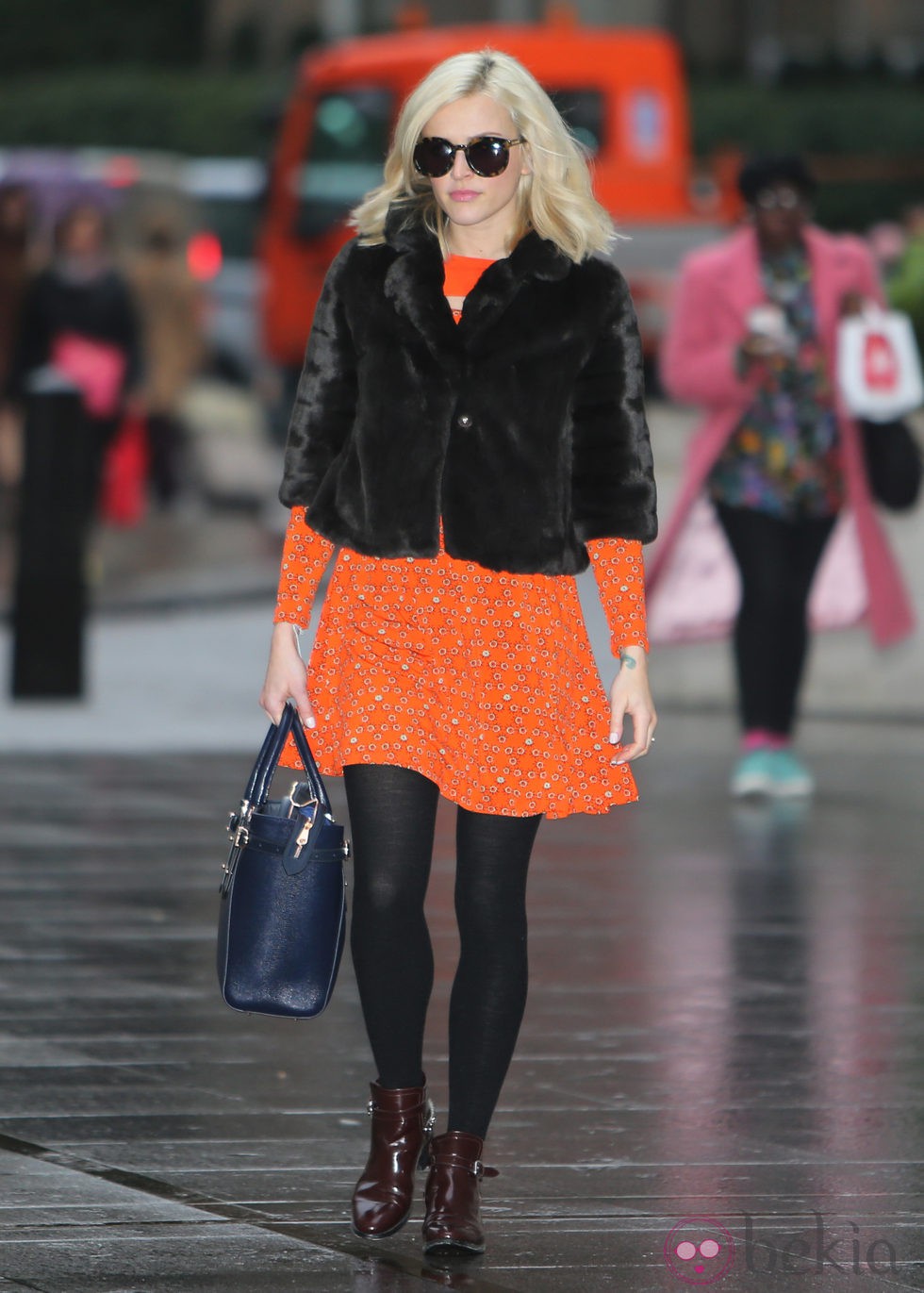 Fearne Cotton pasea por Londres tras anunciar su compromiso