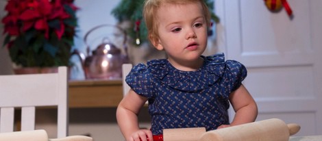 Estela de Suecia hace galletas de Navidad