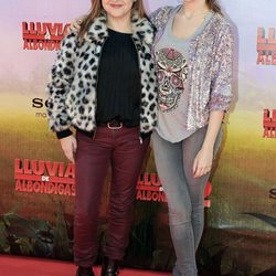 Carmen Machi y Úrsula Corberó en el estreno de 'Lluvia de Albóndigas 2'