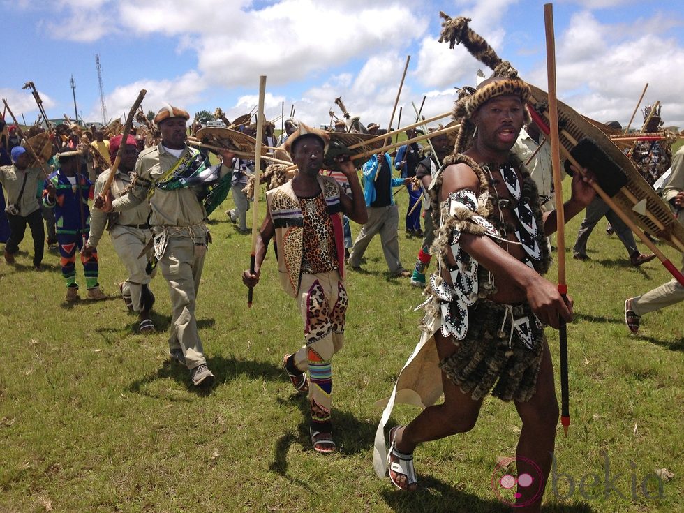 Guerreros zulú durante el funeral de Nelson Mandela en Qunu