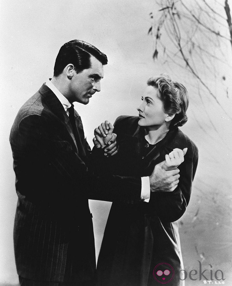 Joan Fontaine junto a Cary Grant en 'Sospecha'