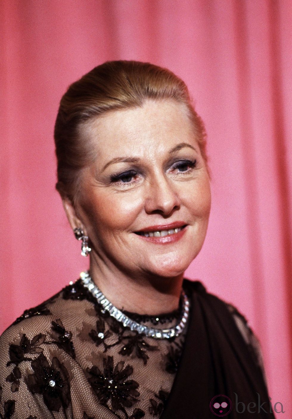 Joan Fontaine en la 50 edición de la gala de los Oscar