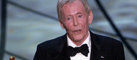 Peter O'Toole con su Oscar honorífico en 2003