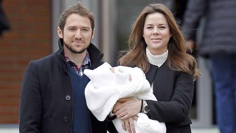 Manuel Martos y Amelia Bono presentan a su hijo Gonzalo