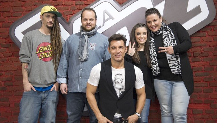 Jesús Vázquez con los cuatro finalistas de la segunda edición de 'La Voz'