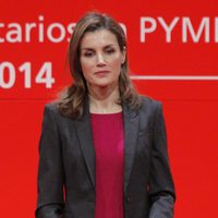 La Princesa Letizia, seria y pensativa en un acto oficial