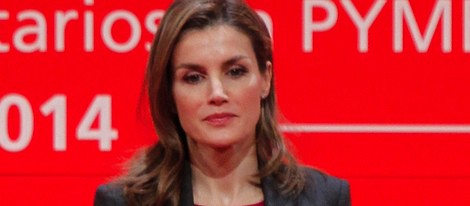 La Princesa Letizia, seria y pensativa en un acto oficial