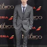 Tom Payne en el estreno de 'El Médico'