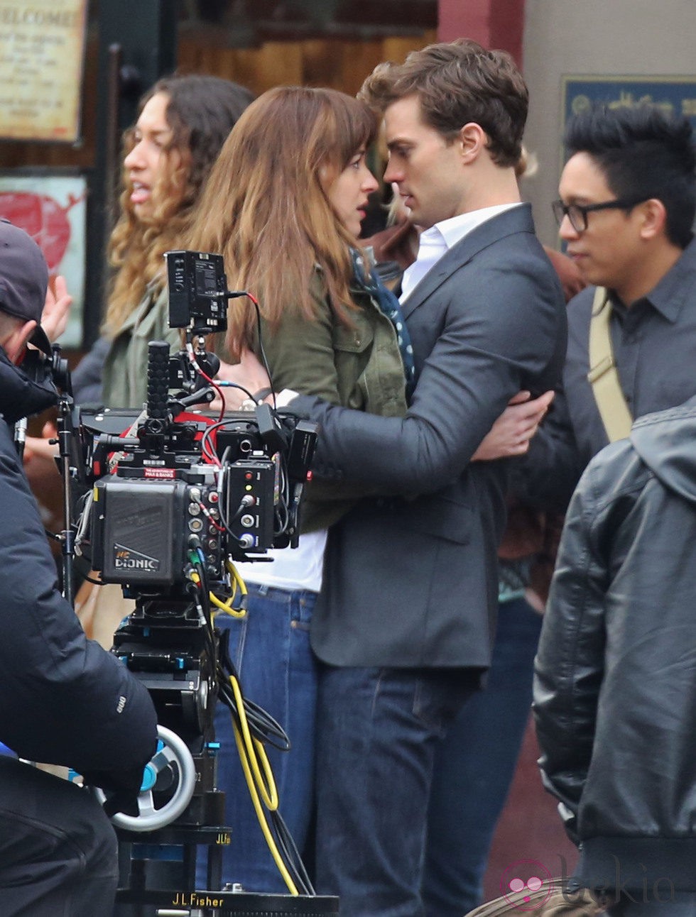 Dakota Johnson y Jamie Dornan muy cómplices en el rodaje de 'Cincuenta sombras de Grey' en Vancouver