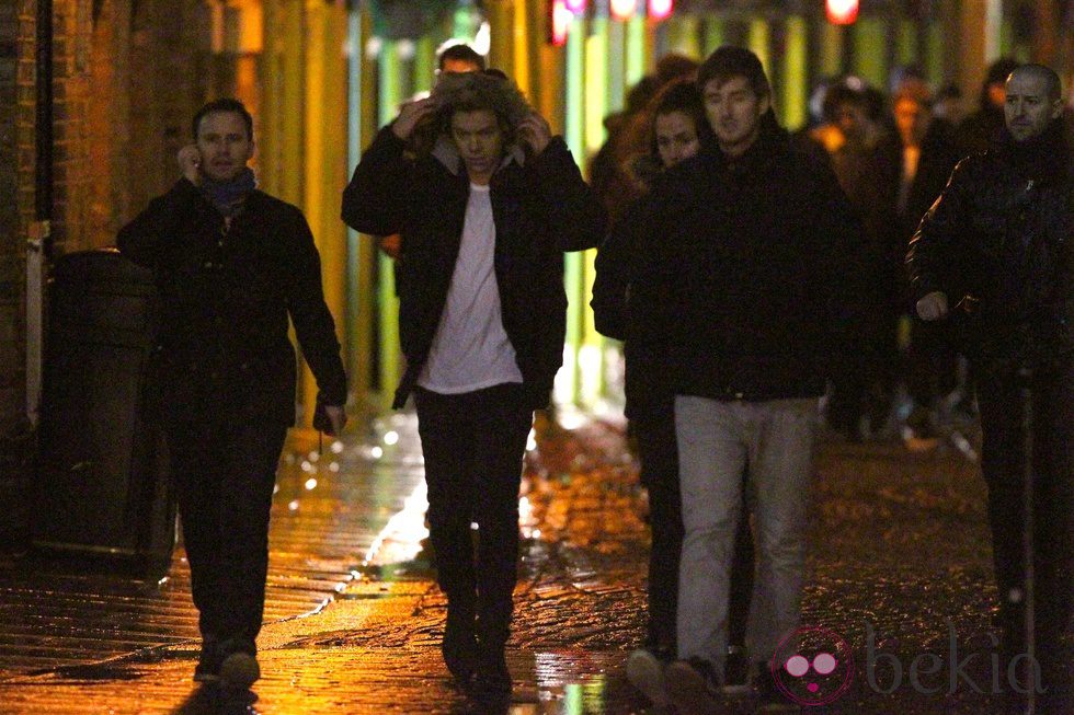 One Direction dirigiéndose al rodaje de su último videoclip en el Puente de la Torre de Londres