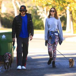 Adam Brody y Leighton Meester pasean por Los Angeles