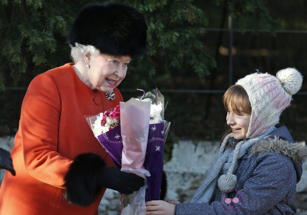 La Reina Isabel II de Inglaterra acude a la misa de Navidad en Sandringham