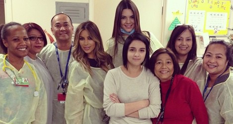 Kim Kardashian y Kendall Jenner de visita en el hospital