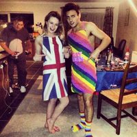 Tom Daley con su delantal de 'Icono gay'