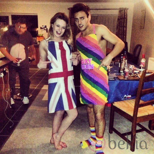 Tom Daley con su delantal de 'Icono gay'