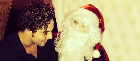 David Bisbal sentado en las rodillas de Papá Noel