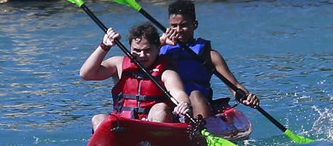 Prince Jackson junto a un amigo en Hawai