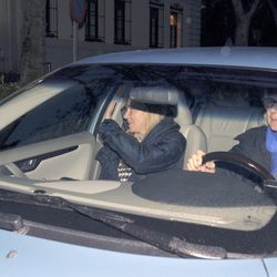 Jacobo Fitz-James Stuart e Inka Martí llegando al Palacio de Liria en Nochebuena