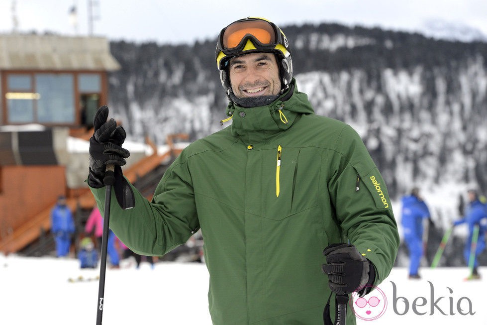 Jorge Fernández posa para los medios en sus vacaciones en Baqueira Beret