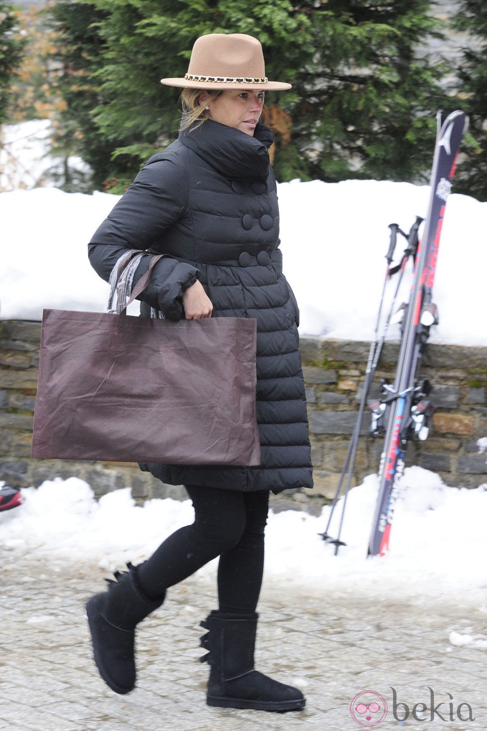 Cristina Valls Taberner luce embarazo entre la estampa invernal de Baqueira Beret