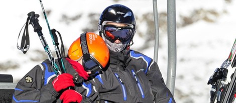 La Infanta Elena y Victoria Federica esquiando en Baqueira Beret