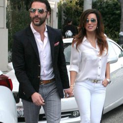 Eva Longoria y José Antonio Bastón pasean cogidos de la mano por Los Ángeles