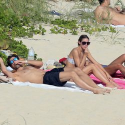 Olivia Palermo y Johannes Huebl despiden 2013 en las playas de St. Barts