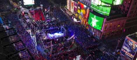 Panorámica de Times Square durante la noche de fin de año de 2013