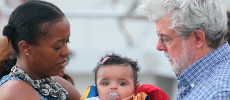 George Lucas con su mujer Mellody Hobson y su hija Everest en St. Barts