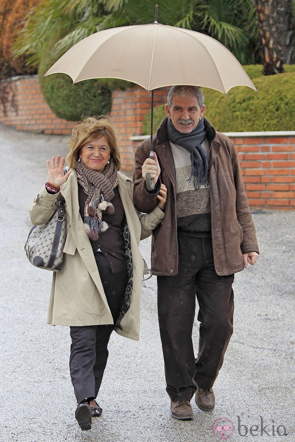 Los padres de Iker Casillas visitan a Sara Carbonero y su nieto Martín