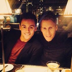 Tom Daley y Dustin Lance Black cenando en Londres