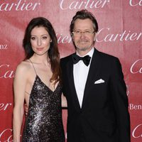 Gary Oldman y Alexandra Edenborough en la gala de premios del Festival Internacional de Palm Springs 2014