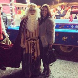 Paula Echevarría con el Rey Melchor en la Cabalgata de Candás