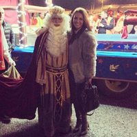 Paula Echevarría con el Rey Melchor en la Cabalgata de Candás