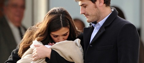 Iker Casillas y Sara Carbonero con su hijo Martín 