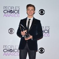 Chris Colfer en la alfombra roja de los People's Choice Awards 2014