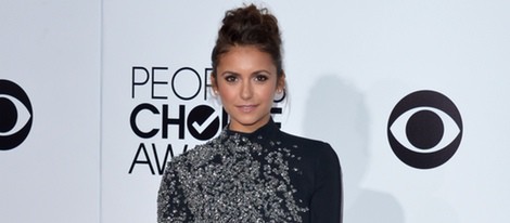 Nina Dobrev en la alfombra roja de los People's Choice Awards 2014