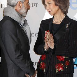 Imanol Arias y la Reina Sofía en el estreno de 'Vicente Ferrer'