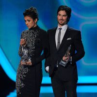 Ian Somerhalder y Nina Dobrev en los People's Choice Awards 2014