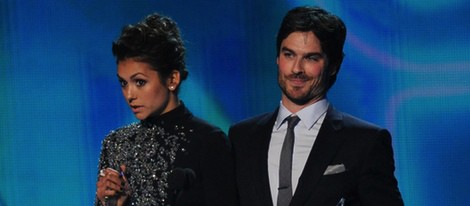 Ian Somerhalder y Nina Dobrev en los People's Choice Awards 2014